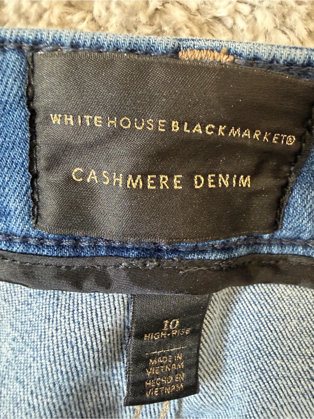 White House Black Market Men's Slim Jeans in Medium Blue Wash - Picture 3 of 5